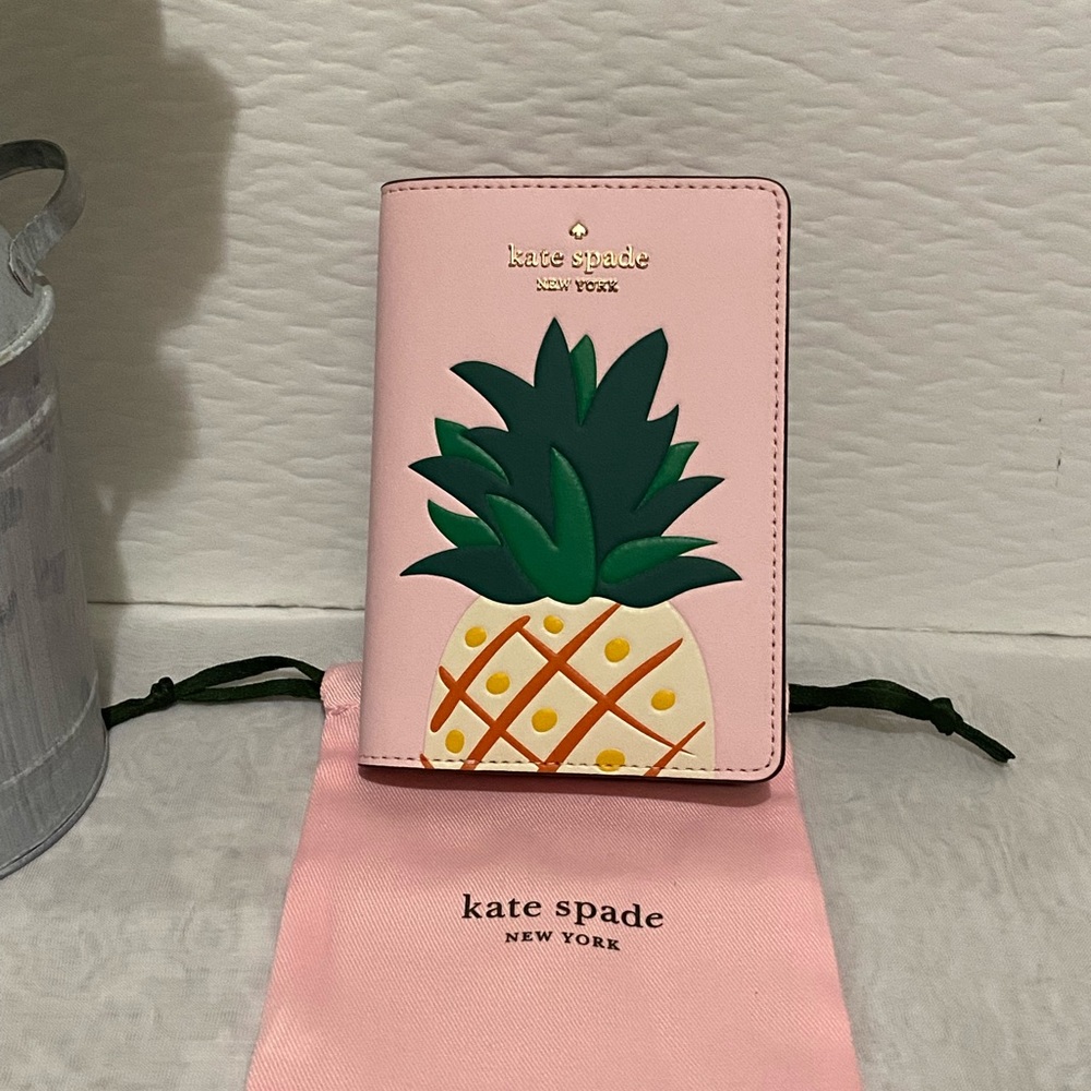 Kate Spade pineapple passport holder